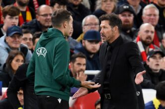 Simeone e torcedor em confusão - Atlético de Madrid