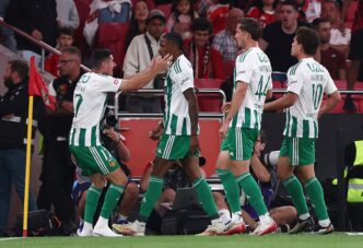 Rio Ave vence Benfica com golaço de ex-Flamengo - Benfica