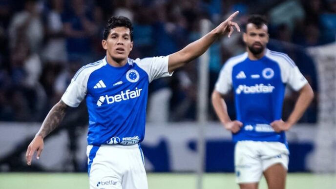 Volante Lucas Romero está perto de renovação com o Cruzeiro (Foto: Gustavo Aleixo/Cruzeiro)