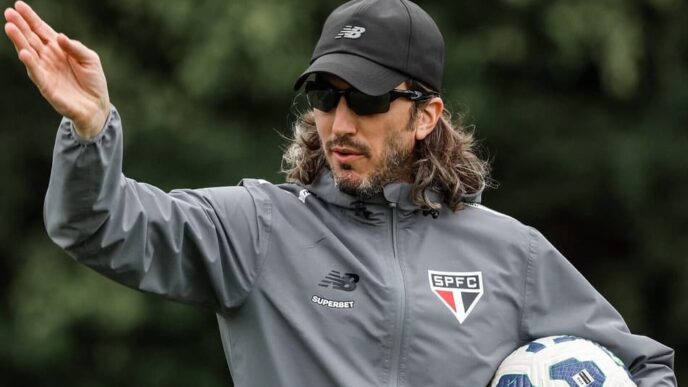 Luis Zubeldía tem problemas para escalar o São Paulo (Foto: Erico Leonan / São Paulo FC)