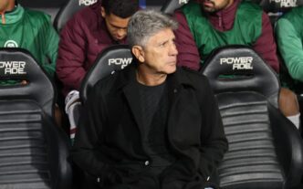 Renato Gaúcho à beira do campo durante Fluminense x Lanús, pela Sul-Americana (Foto: Marcelo Gonçalves/ Fluminense FC)