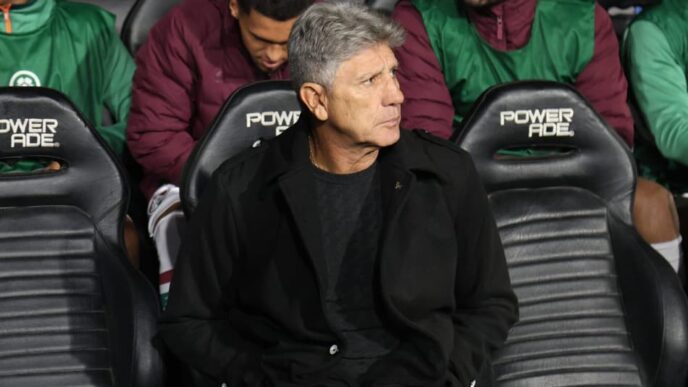 Renato Gaúcho à beira do campo durante Fluminense x Lanús, pela Sul-Americana (Foto: Marcelo Gonçalves/ Fluminense FC)