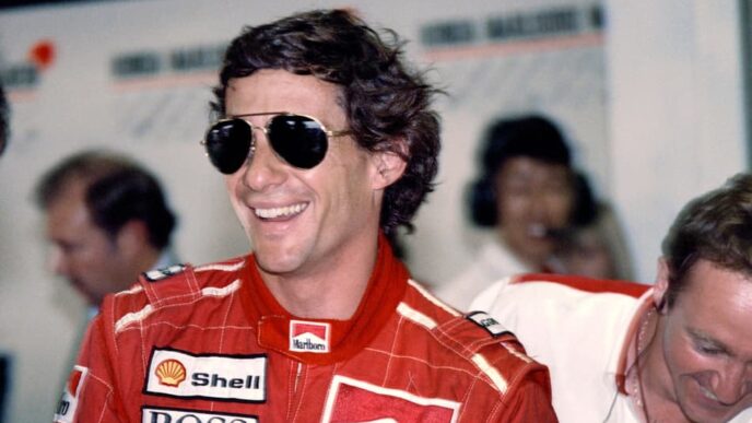 Amigo de Galvão Bueno, Ayrton Senna comemora pole position no GP da Austrália na F1 1991 (Foto: Toshifumi KITAMURA / AFP)