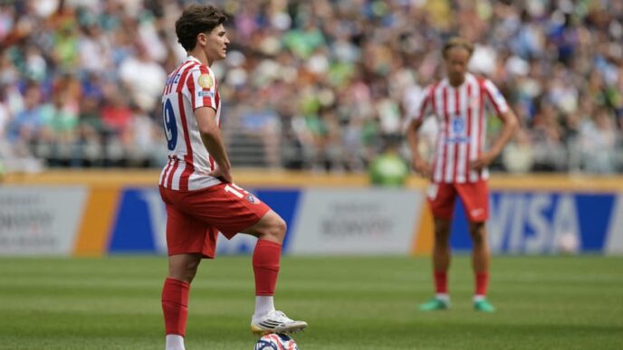 Julián Alvarez é um dos destaques do Atlético de Madrid (Foto: Juan Mabromata/AFP)