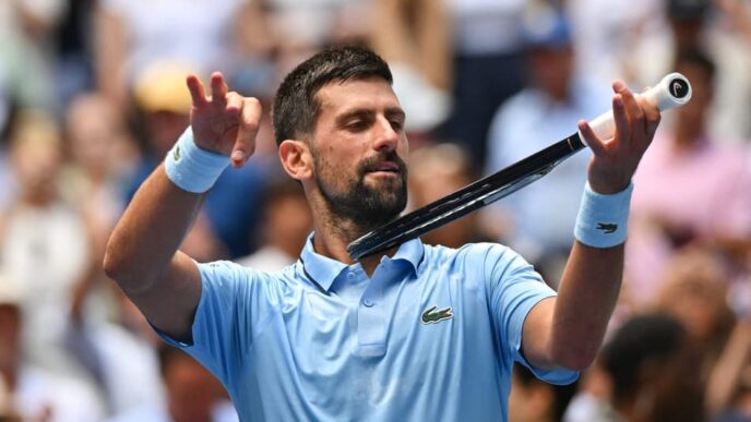 O sérvio Novak Djokovic comemora a vitória sobre o americano Zachary Svajda no US Open (Foto: ANGELA WEISS / AFP)