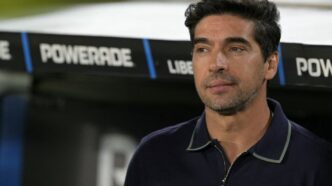 Abel Ferreira antes de River Plate x Palmeiras pela Libertadores (Foto: Juan MABROMATA / AFP)