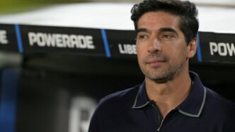 Abel Ferreira antes de River Plate x Palmeiras pela Libertadores (Foto: Juan MABROMATA / AFP)