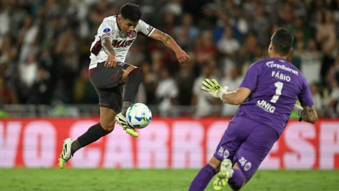 Aquino vence Fábio em Fluminense x Lanús