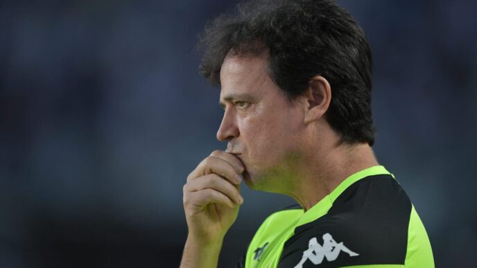 Fernando Diniz comandará o Vasco contra o Palmeiras.