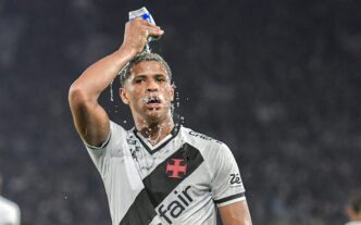 Barros na partida entre Vasco e Flamengo