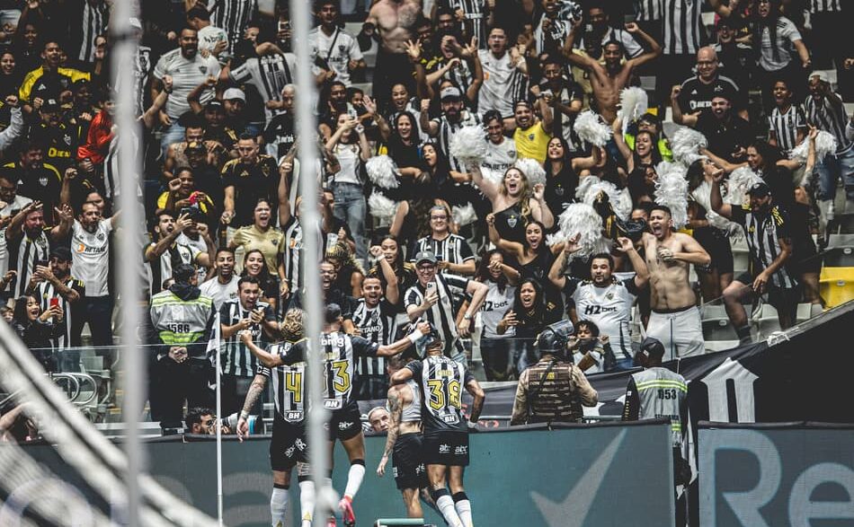Atlético-MG Bolívar Bernard comemoração torcida