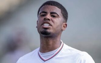 Matheus Ferreira estava emprestado pelo Vasco (Foto: Douglas Moreti)