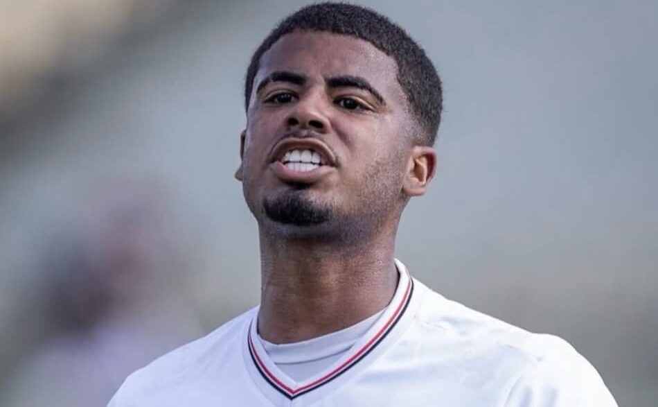Matheus Ferreira estava emprestado pelo Vasco (Foto: Douglas Moreti)