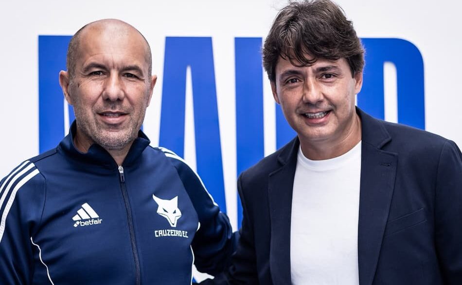 Leonardo Jardim, técnico do Cruzeiro, e Cristiano Nunes, preparador físico da Seleção Brasileira (Foto: Reprodução X/Cruzeiro)