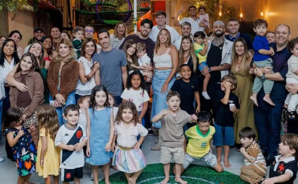 Convidados da festa de filho do zagueiro Barbosa (Foto: Reprodução)