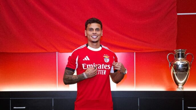 Richard Ríos, ex-Palmeiras, em sua apresentação no Benfica (Foto: Reprodução/X/Benfica)