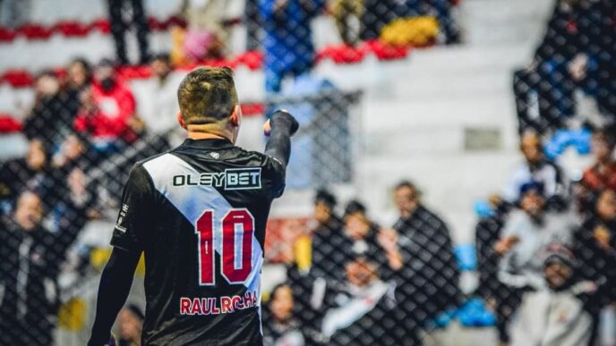 Raul Rocha comemora gol para a equipe de futsal do Vasco (Foto: Divulgação / Vasco)