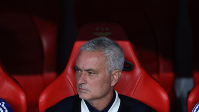 José Mourinho no Estádio da Luz para o jogo entre Fenerbahce e Benfica