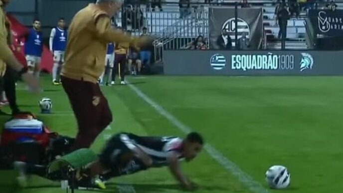 Odair Hellmann Athletico Athletic carrinho