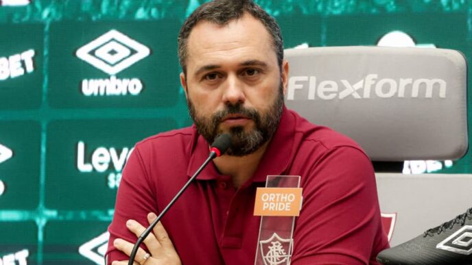 Presidente do Fluminense, Mário Bittencourt durante coletiva de imprensa no CT Carlos Castilho
