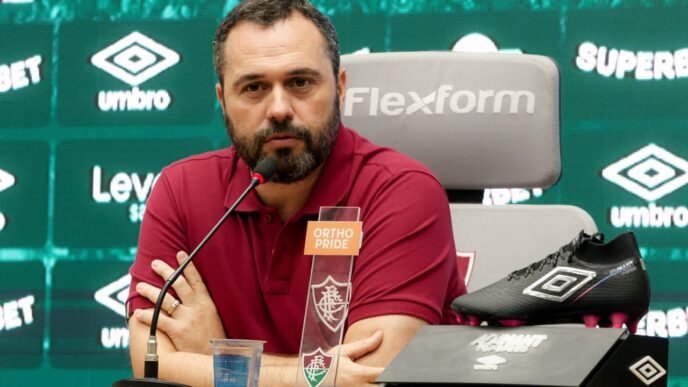 Mario Bittencourt, presidente do Fluminense, em coletiva.