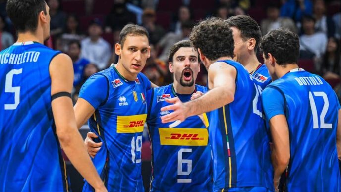 Seleção italiana comemorando vitória nas quartas de final do Mundial de Vôlei masculino (Foto: Volleyball World)