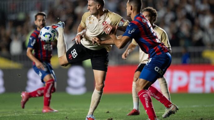Vegetti em ação no jogo do Vasco contra o Bahia em São Januário pelo Brasileirão