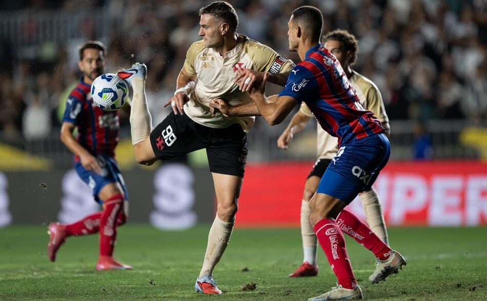 Vegetti em ação no jogo do Vasco contra o Bahia em São Januário pelo Brasileirão