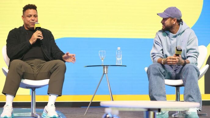 Neymar e Ronaldo estiveram presentes no Mercado Livre Experience 25 (Foto: Divulgação)