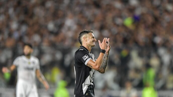 Gols de cabeça de Vegetti no Vasco - Vasco