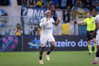 Polêmica da arbitragem em Botafogo x Grêmio - Botafogo