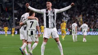 Dusan Vlahovic em ação pela Juventus em partida do Mundial.