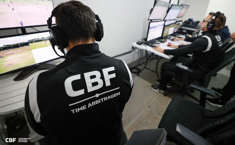 Arbitragem brasileira tem passado pro treinamento contínuo para diminuir erros