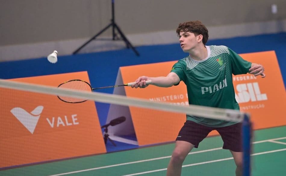 Fhelipe Lennon na vitória na final do badminton nos Jogos da Juventude (Foto: COB/Divulgação)