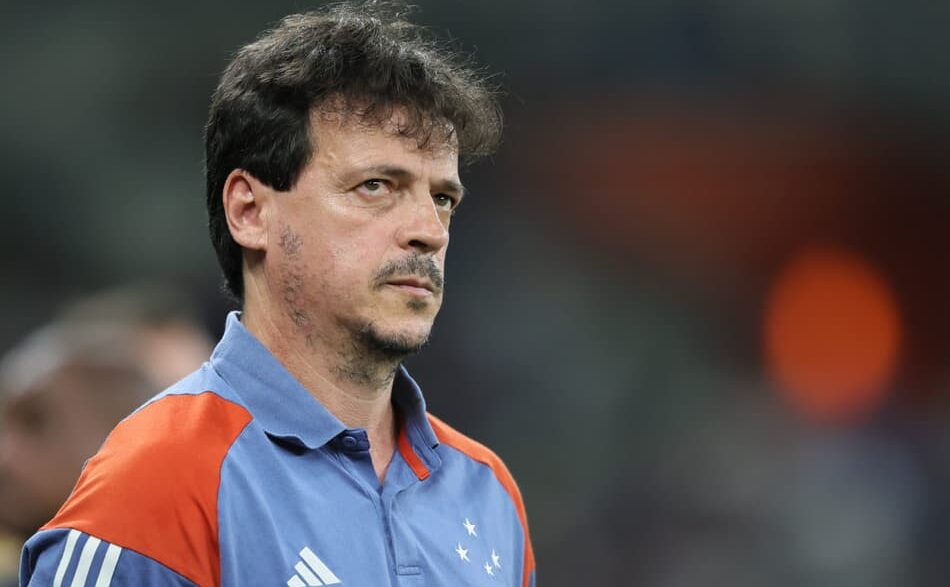 Fernando Diniz, técnico do Cruzeiro, preocupado com possibilidade de jogar sem torcida diante do Palmeiras (Foto: Foto: Gilson Lobo/AGIF)
