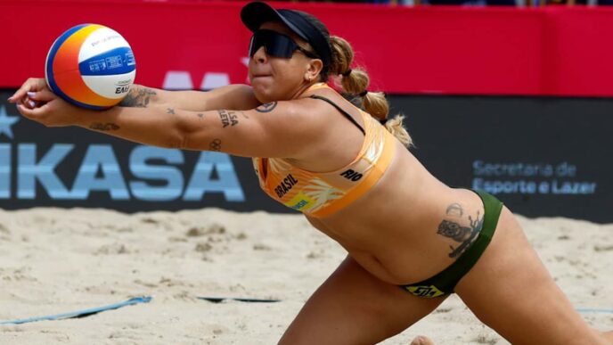 Rebecca em ação nas quartas de final do Elite 16 de Vôlei de Praia.