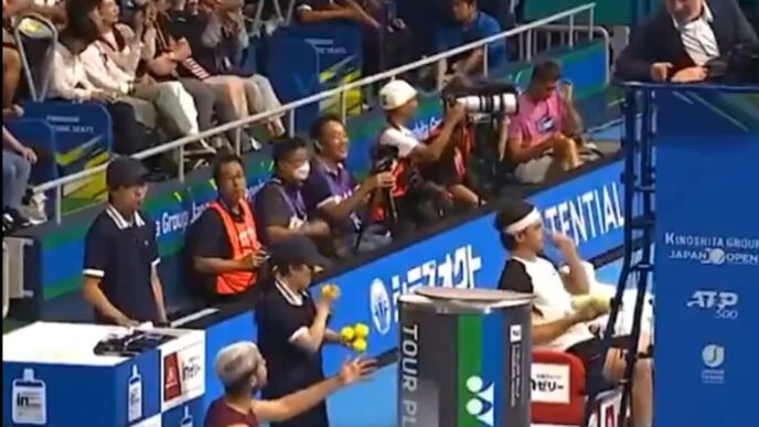 Carlos Alcaraz celebra vitória em Tóquio