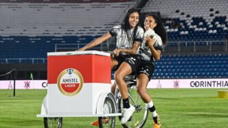 Logomarca da Amstel em destaque, patrocinadora da Libertadores Feminina.