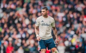 Morato vem sendo titular na defesa do Nottingham Forest (Foto: Divulgação/Nottingham Forest)
