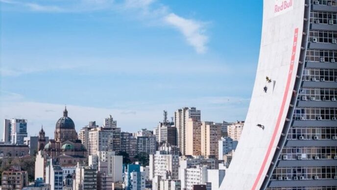 Sandro Dias desafia a maior rampa de skate do mundo (Foto: Marcelo Maragni / Red Bull Content Pool)