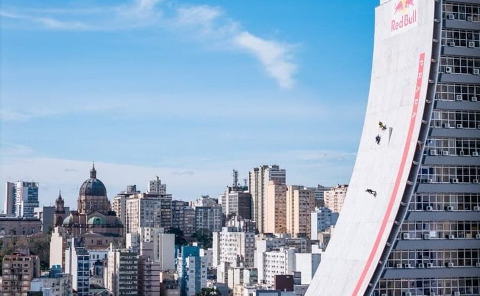 Sandro Dias desafia a maior rampa de skate do mundo (Foto: Marcelo Maragni / Red Bull Content Pool)