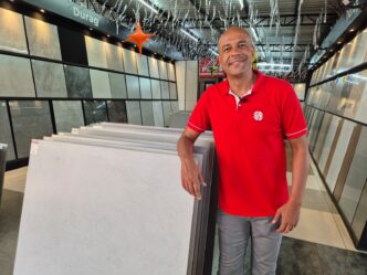 Alex Silva troca futebol por vendas de pisos - São Paulo