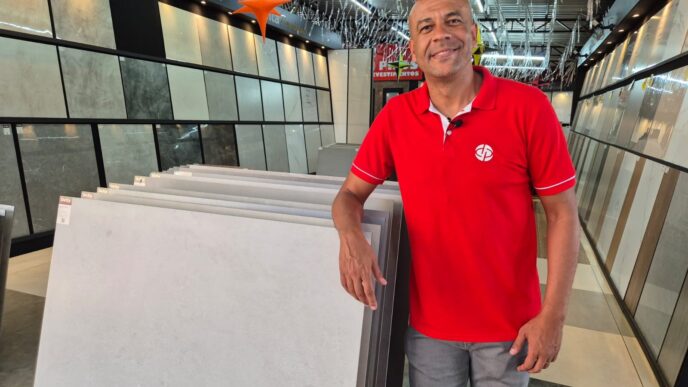 Alex Silva troca futebol por vendas de pisos - São Paulo