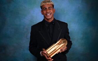 Lamine Yamal foi o vencedor do Troféu Kopa (Foto: Divulgação/Ballon d'Or)