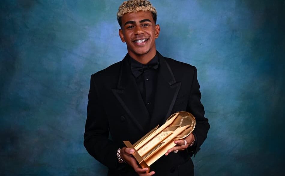 Lamine Yamal foi o vencedor do Troféu Kopa (Foto: Divulgação/Ballon d'Or)
