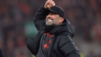 Jürgen Klopp em momento de comemoração durante um jogo do Liverpool.