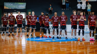Flamengo comemora vitória na estreia do NBB contra Bauru
