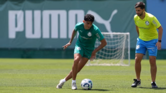Bruno Rodrigues em treinamento com o Palmeiras, visando uma possível titularidade no ataque.