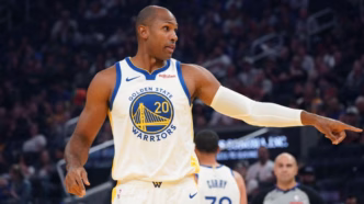 Al Horford em ação durante a partida entre Warriors e Lakers.