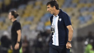 Gustavo Costas em Flamengo x Racing, técnico do Racing mobiliza torcida antes de jogo pela Libertadores.